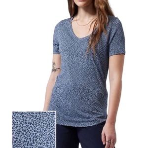 Athleta Breezy Scoop V Neck Cheetah Print Tee Size M
